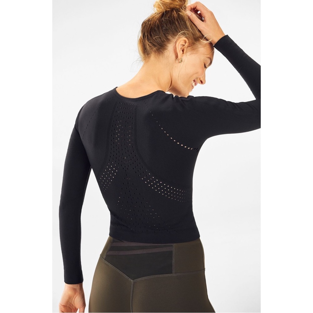 Fabletics Rainey SculptKnit Long-Sleeve Crop Top